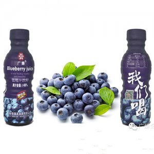 廣臻我們喝藍(lán)莓汁飲料