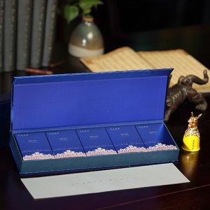 真龍?zhí)熳又x師有禮（白毫銀針）