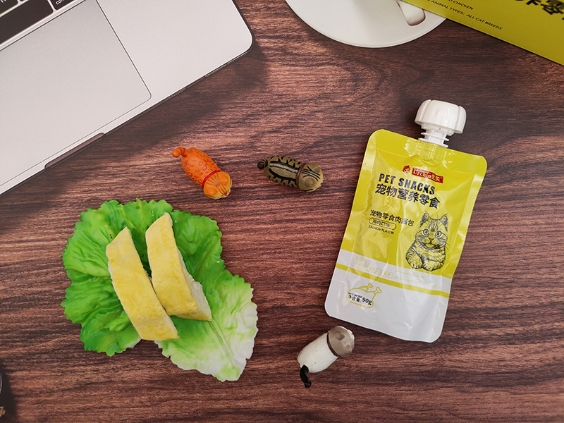 寵物營養(yǎng)零食 雞肉味肉醬包.jpg