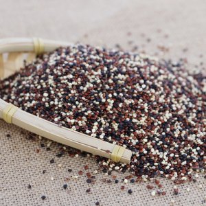 青海萬里紅優(yōu)良三色藜麥400克瓶裝可OEM/ODM代工