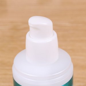 靚美佳洋菊維生素E乳護(hù)手霜OEM/ODM定制代加工