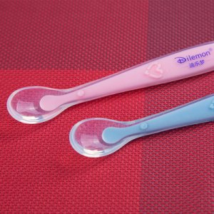 嬰兒硅膠軟勺寶寶練習(xí)吃飯軟頭勺嬰幼兒喂養(yǎng)用品可OEM/ODM代工