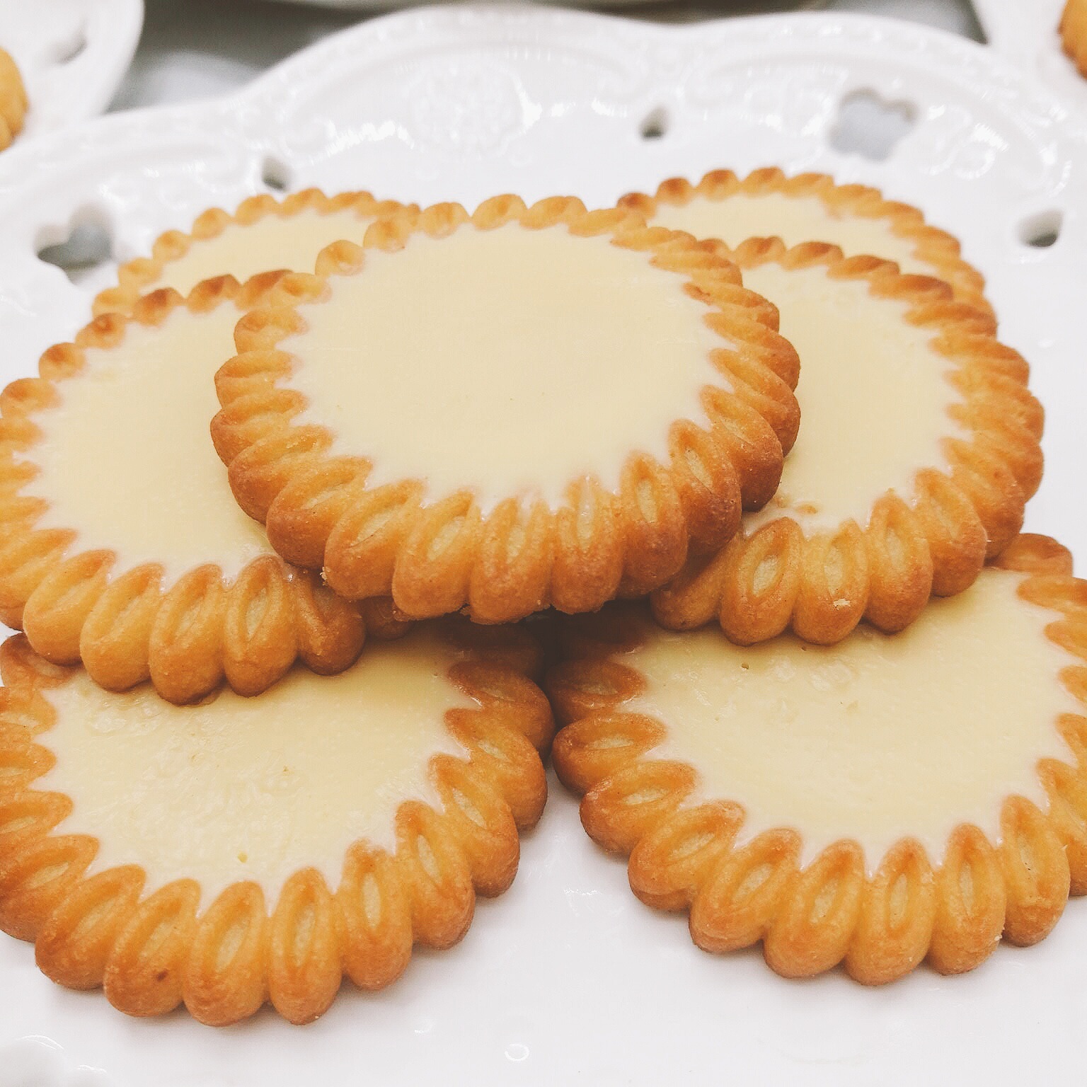 香橙味巧克力夾心裝飾餅干OEM/ODM定制代加工