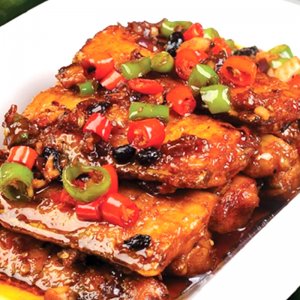 七彩蒸紅燒帶魚200g 料理包蓋澆飯OEM代加工 七彩蒸紅燒帶魚200g 料理包蓋澆飯OEM代加工