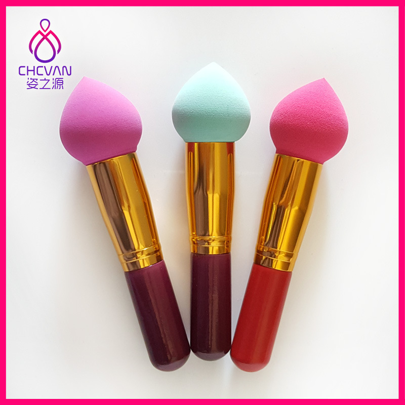 高級帶手柄海綿化妝刷oem貼牌代工工廠深耕高級帶手柄海綿化妝刷市場多年,品質(zhì)好,價格優(yōu)