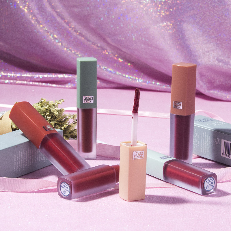 跨境爆款口紅唇釉O(shè)EM貼牌代加工,讓客戶(hù)滿(mǎn)意放心