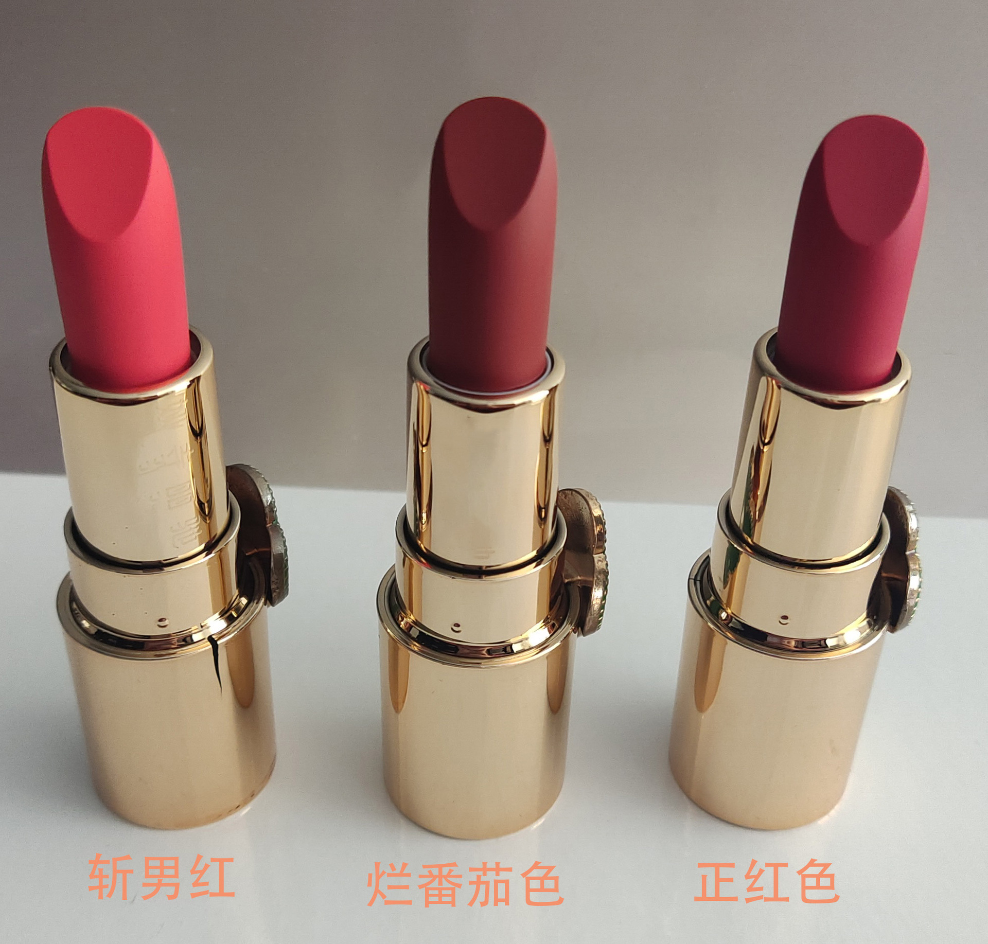 虎年限定絲絨顯白不沾杯持久易上色口紅套盒OEM代加工