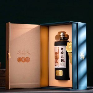 純糧白酒52度濃香型年份老酒禮盒裝貼牌代加工生產(chǎn)廠家